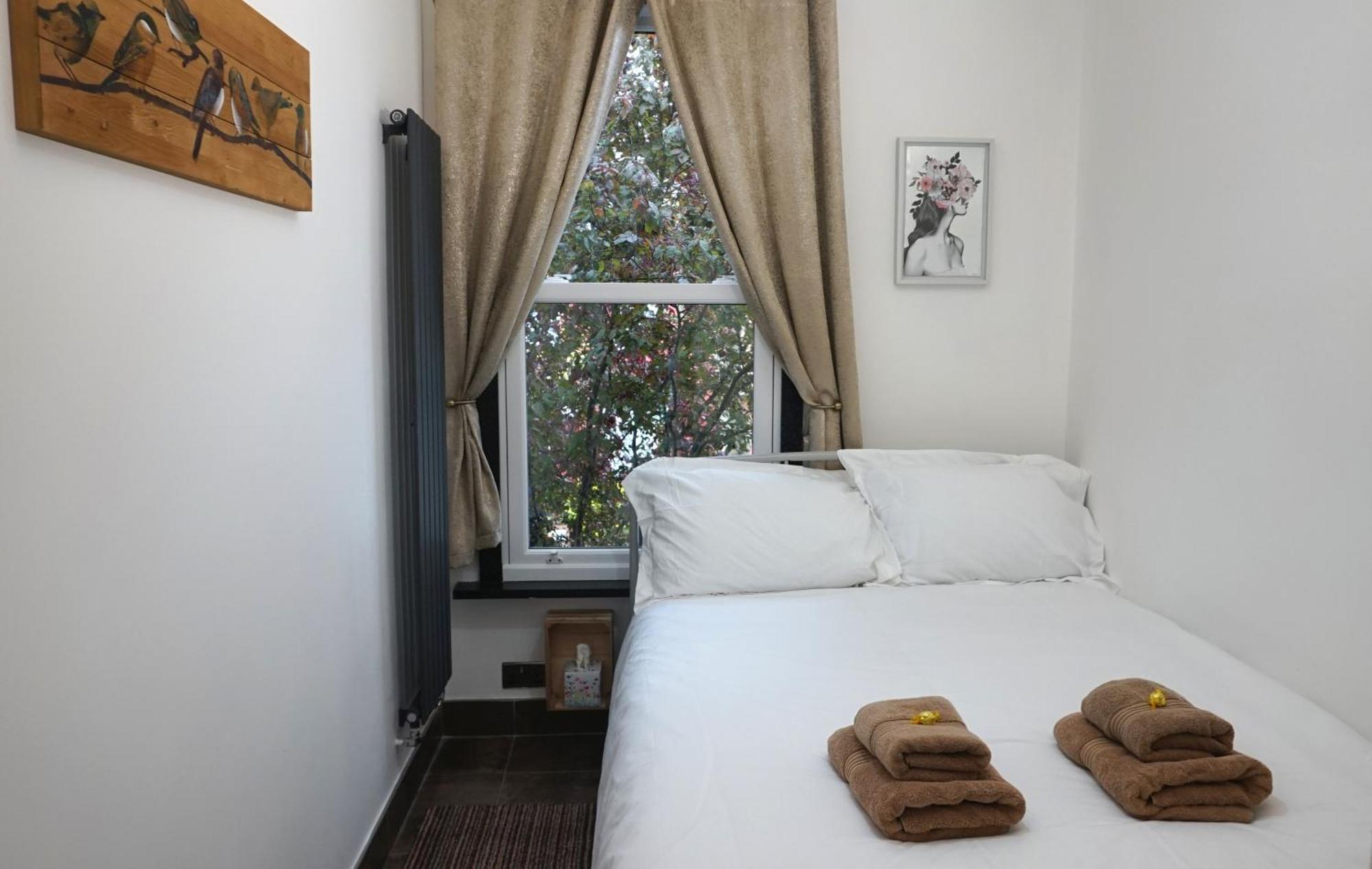 Beautiful London Home Sleeps 6, 2 Minutes To Metro Extérieur photo